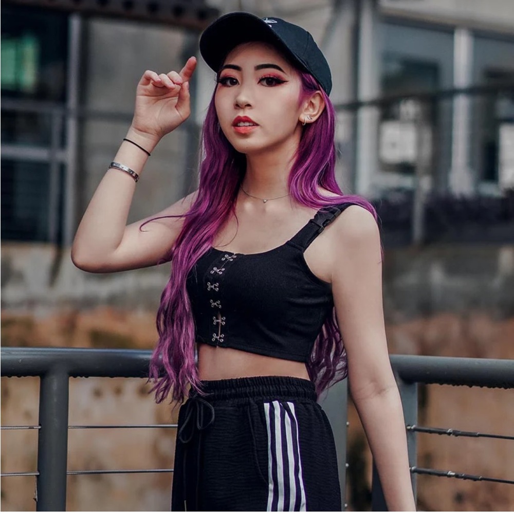 Uni Buckle Strap crop top in black